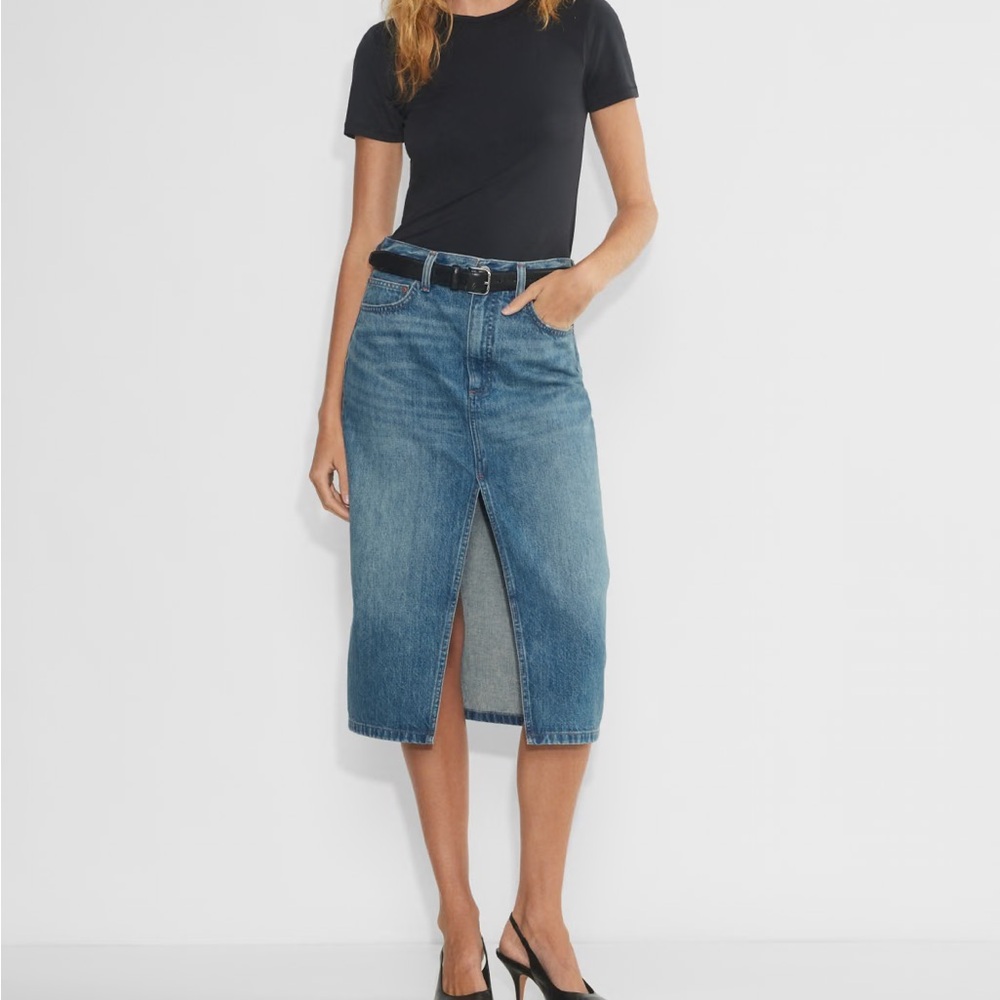 Aritzia Denim Forum ‘90s Halle Denim Skirt in 5 Yrs Kiss N Tell Blue - Size 25